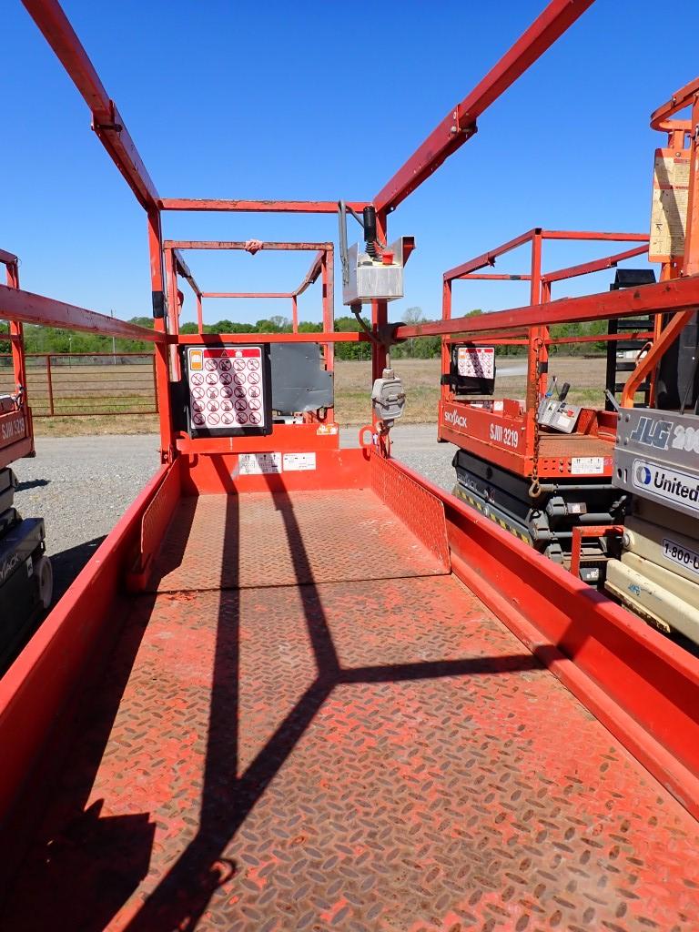 2019 SKYJACK SJ3220 SCISSORLIFT/MANLIFT  *RIGHT OFF OF RENTAL* S# 60010586