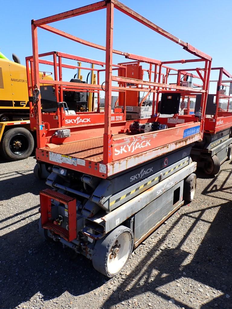 2015 SKYJACK SJ3220 SCISSORLIFT/MANLIFT  *RIGHT OFF OF RENTAL* S# 60005059