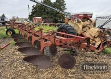 INTERNATIONAL 720 BREAKING PLOW,  6 BOTTOM, NO TILL CULTIVATORS