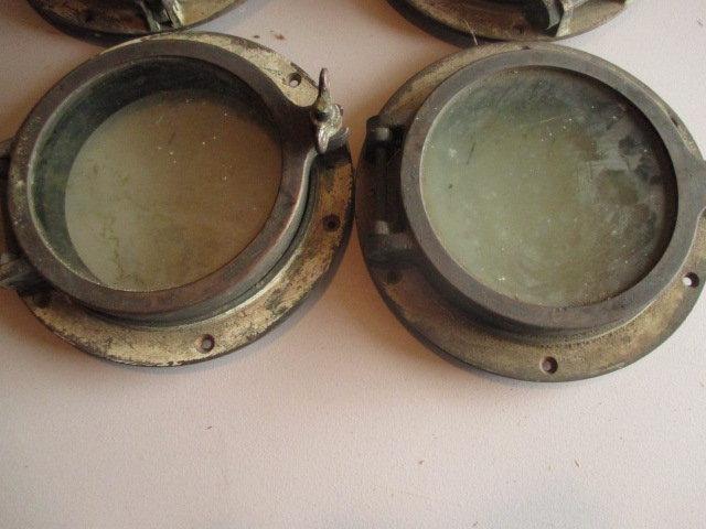 4 Brass Ship Portholes (1 missing glass) & Bow Light in Package