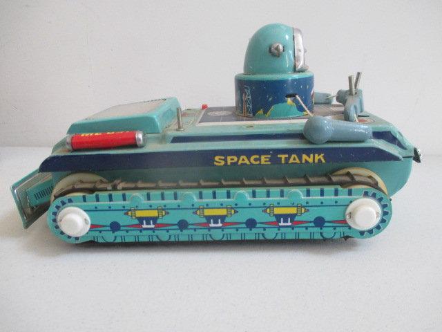Tin Battery Op Gyro Action Space Tank in Box