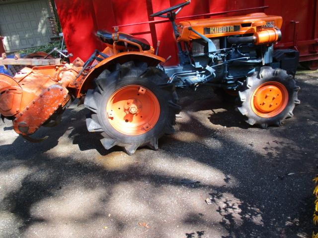 Kubota B 7000 4 Wheel Drive, 2 Cylinder Diesel Tractor with Roto Tiller Attachment