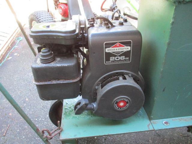 Kemp K6CH Wood Chipper with 5 HP Briggs & Stratton Engine