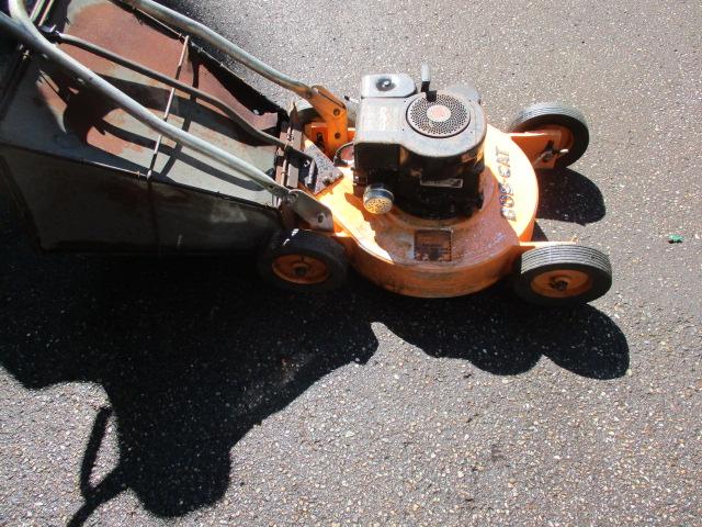 Older Model Bob-Cat Lawnmower with 3.5 HP Briggs & Stratton Engine - non-running