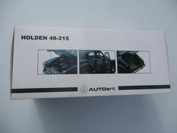 AUTOart Holden 48-215 1:18 die cast car MIB