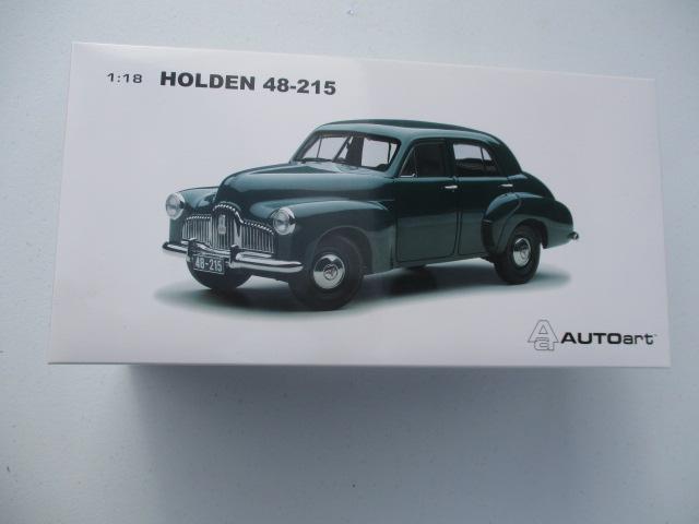 AUTOart Holden 48-215 1:18 die cast car MIB