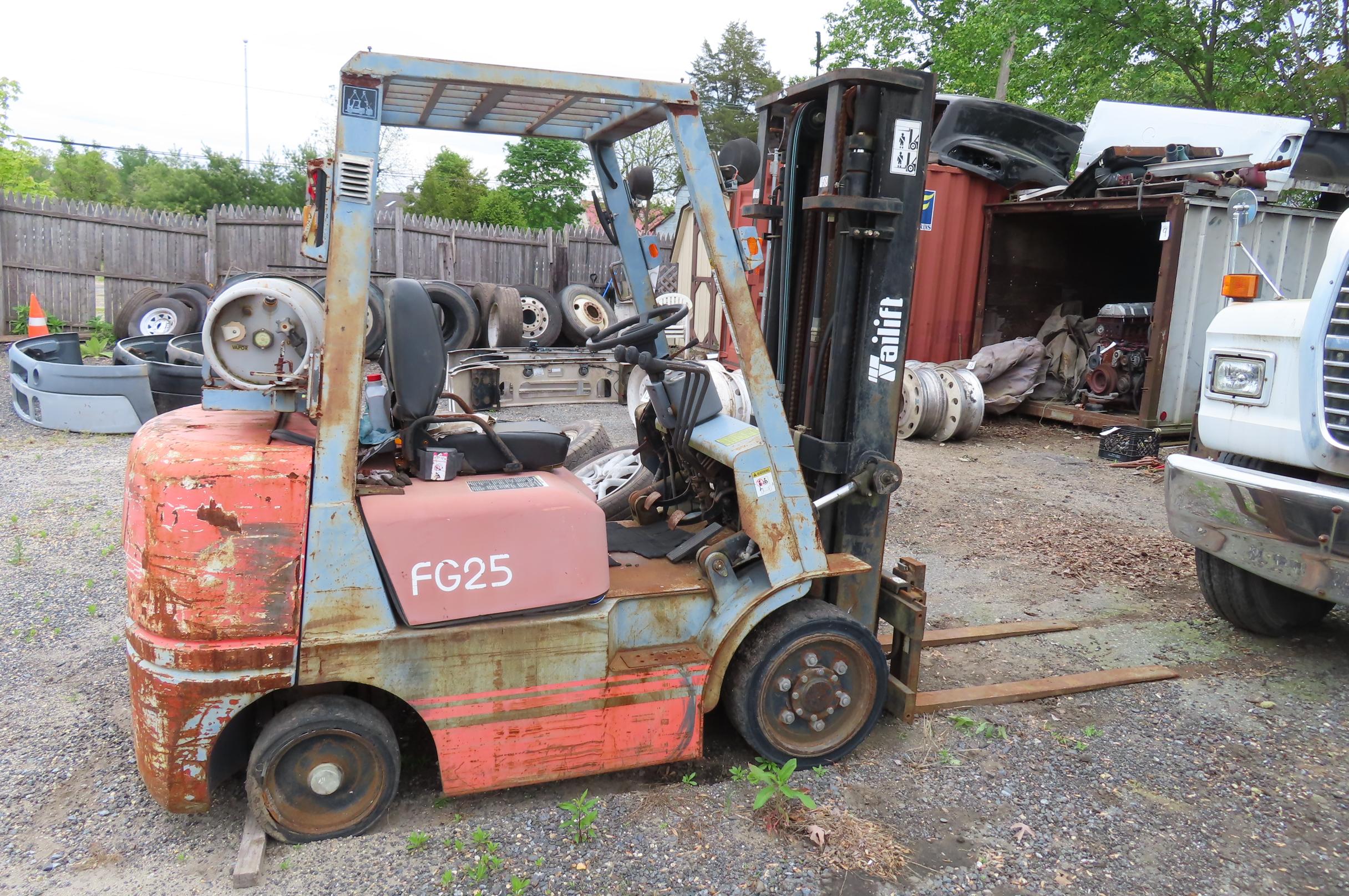 TAILIFT FG25C LP SOLID TIRE FORK LIFT