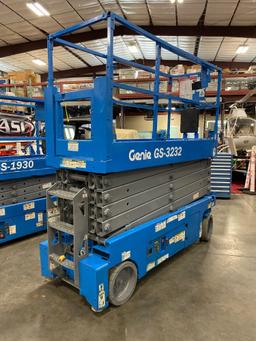 2014 GENIE GS-3232 ELECTRIC SCISSOR LIFT, 32' PLATFORM HEIGHT, SELF PROPELLED, BUILT IN BATTERY