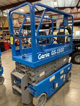 GENIE GS1930 SCISSOR LIFT, SELF PROPELLED, 19' PLATFORM HEIGHT, BUILT IN BATTERY CHARGER, SLIDE OUT