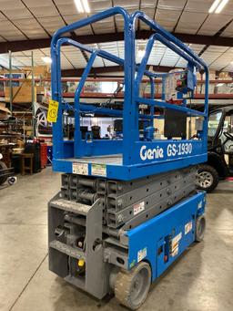 GENIE GS1930 SCISSOR LIFT, SELF PROPELLED, 19' PLATFORM HEIGHT, BUILT IN BATTERY CHARGER, SLIDE OUT