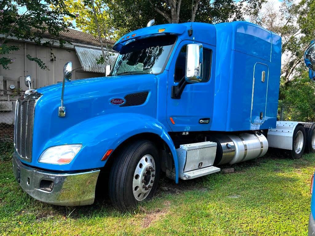 2014 PETERBILT 579 SEMI TRUCK W/SLEEPER CAB, PACCAR DIESEL ENGINE, 455 HP, AUTOMATIC TRANSMISSION,