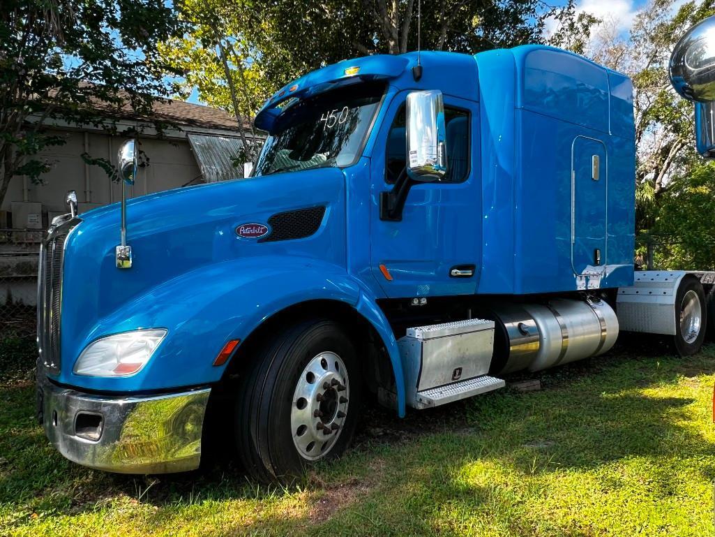 2014 PETERBILT 579 SEMI TRUCK W/SLEEPER CAB, PACCAR DIESEL ENGINE, 455 HP, AUTOMATIC TRANSMISSION,