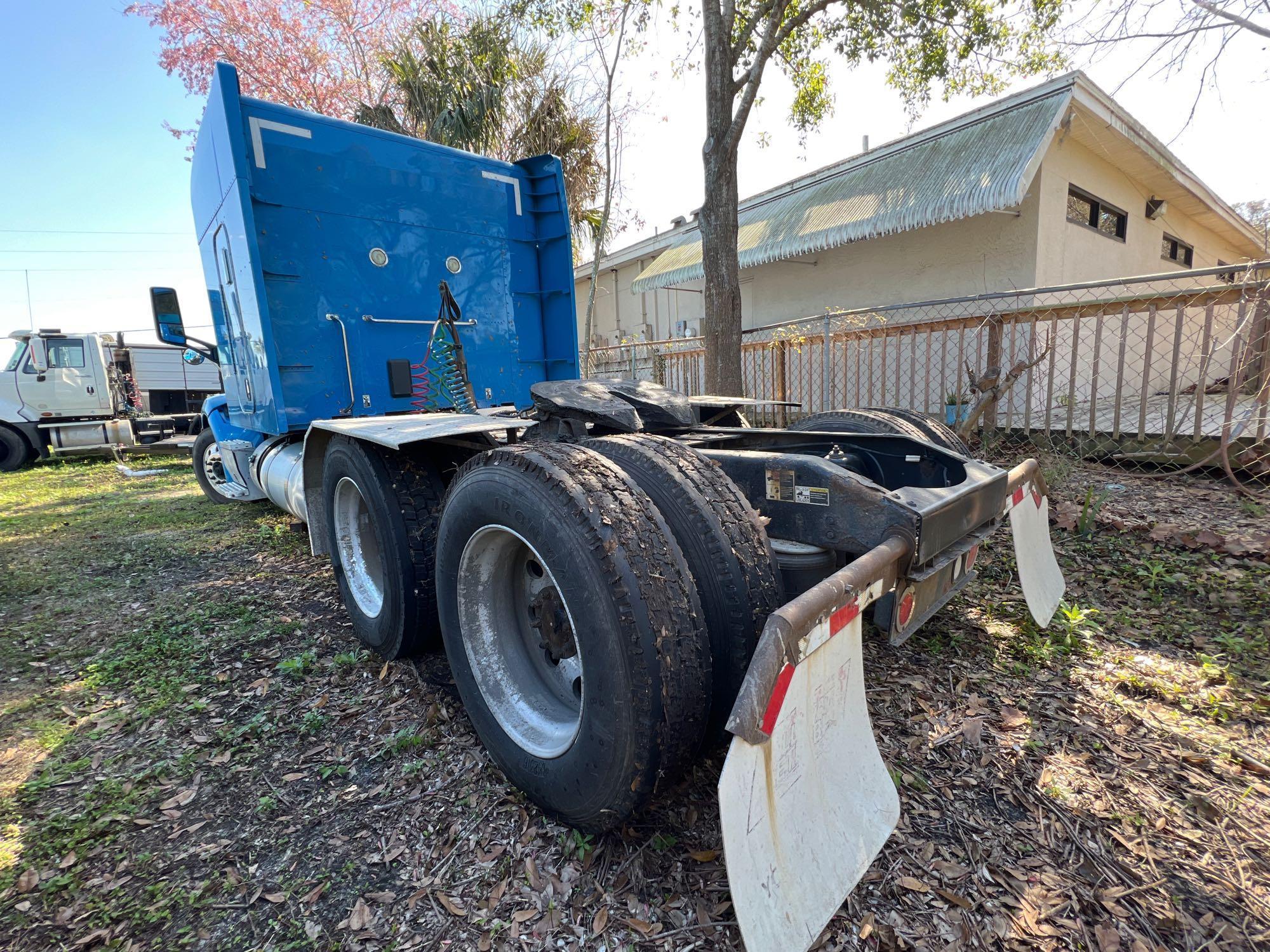 2014 PETERBILT 579 SEMI TRUCK W/SLEEPER CAB, PACCAR DIESEL ENGINE, 455 HP, AUTOMATIC TRANSMISSION,