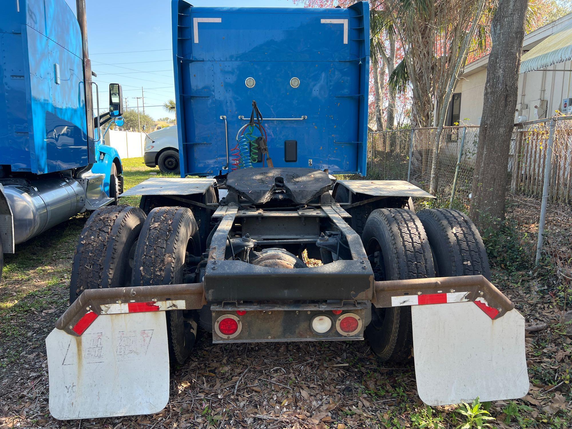 2014 PETERBILT 579 SEMI TRUCK W/SLEEPER CAB, PACCAR DIESEL ENGINE, 455 HP, AUTOMATIC TRANSMISSION,