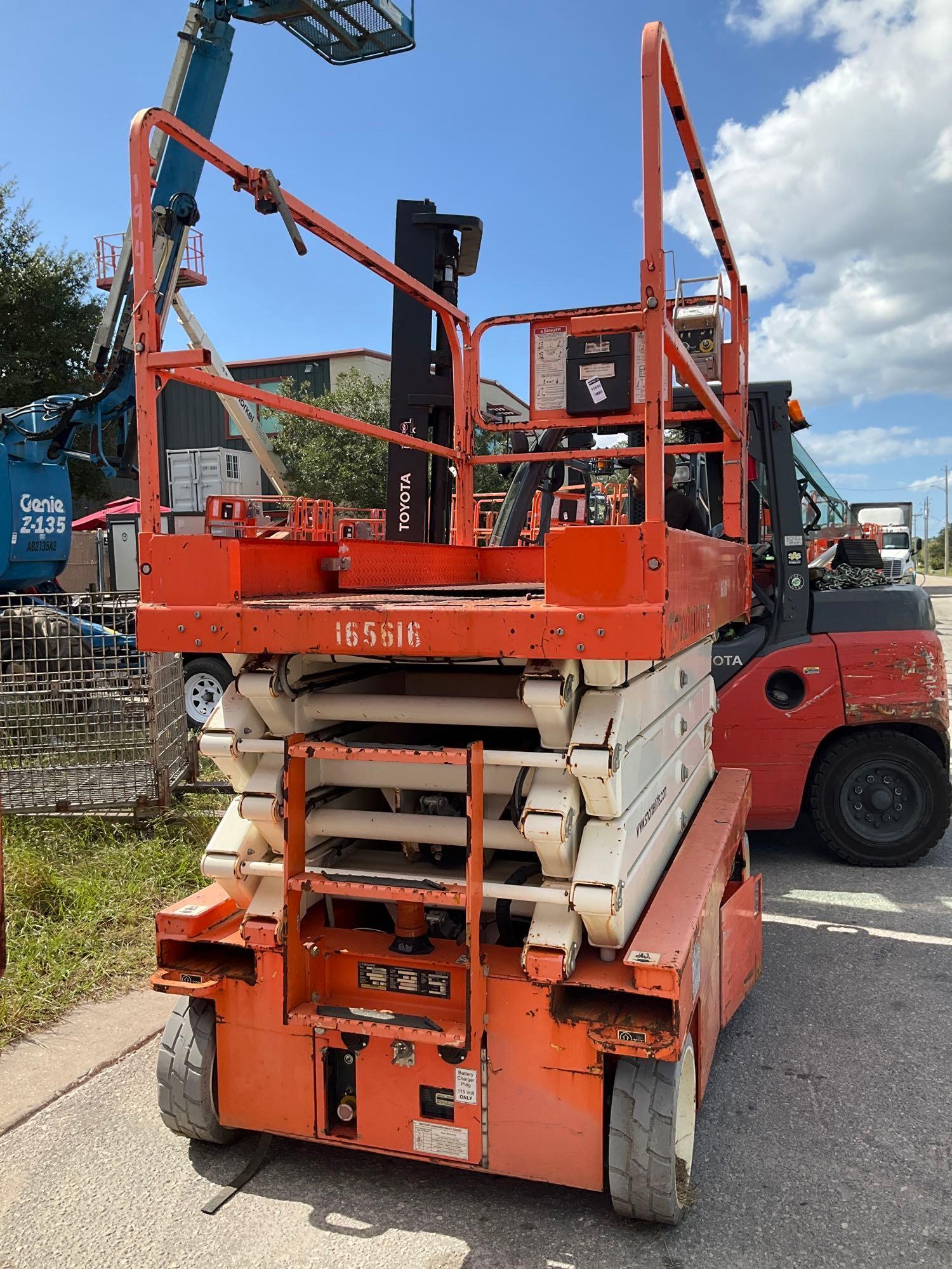 2016 SNORKEL SCISSOR LIFT MODEL S4732E ANSI