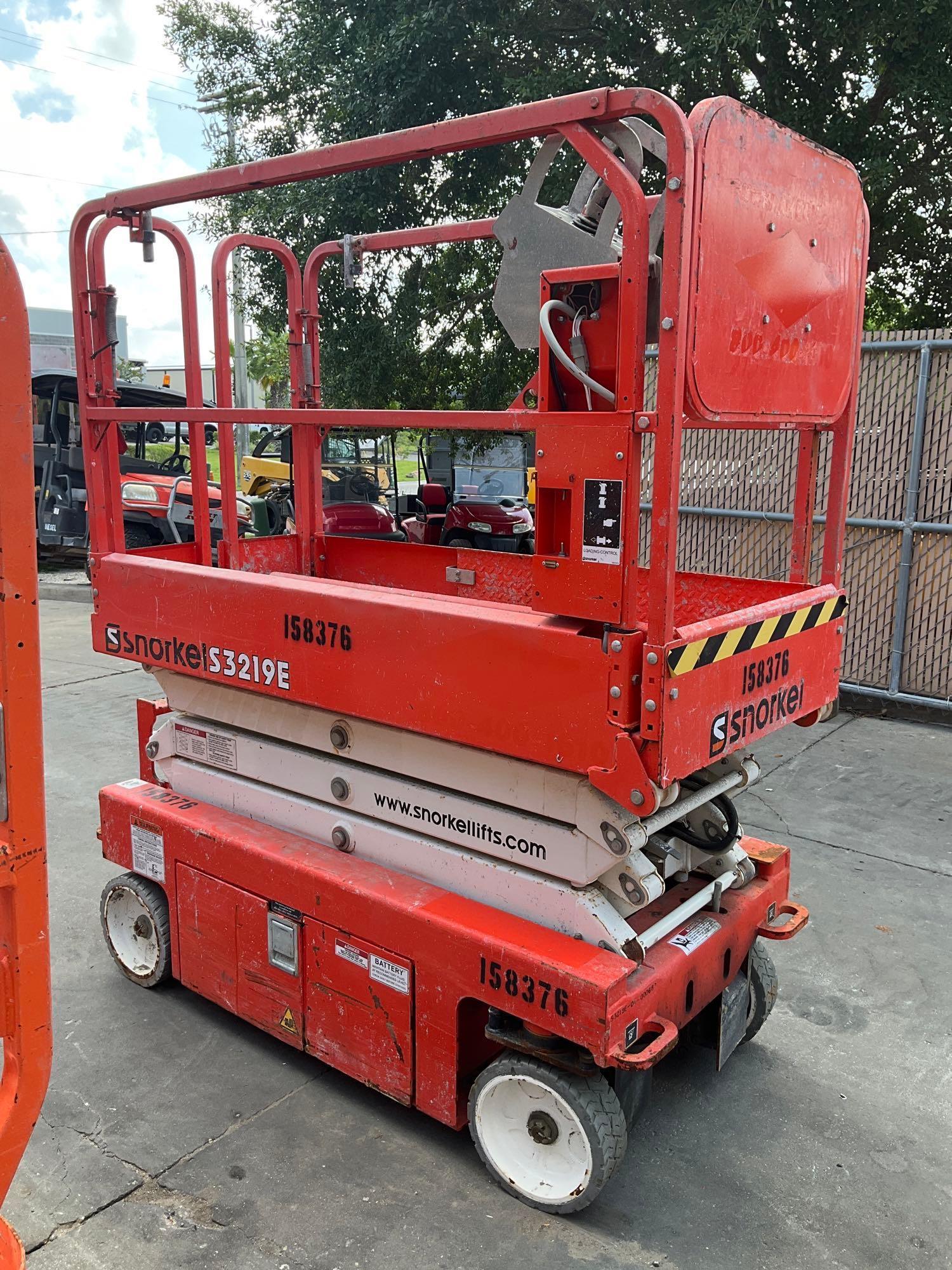 2015 SNORKEL SCISSOR LIFT MODEL S3219E ANSI , ELECTRIC, APPROX MAX PLATFORM HEIGHT 19FT, NON MARK...