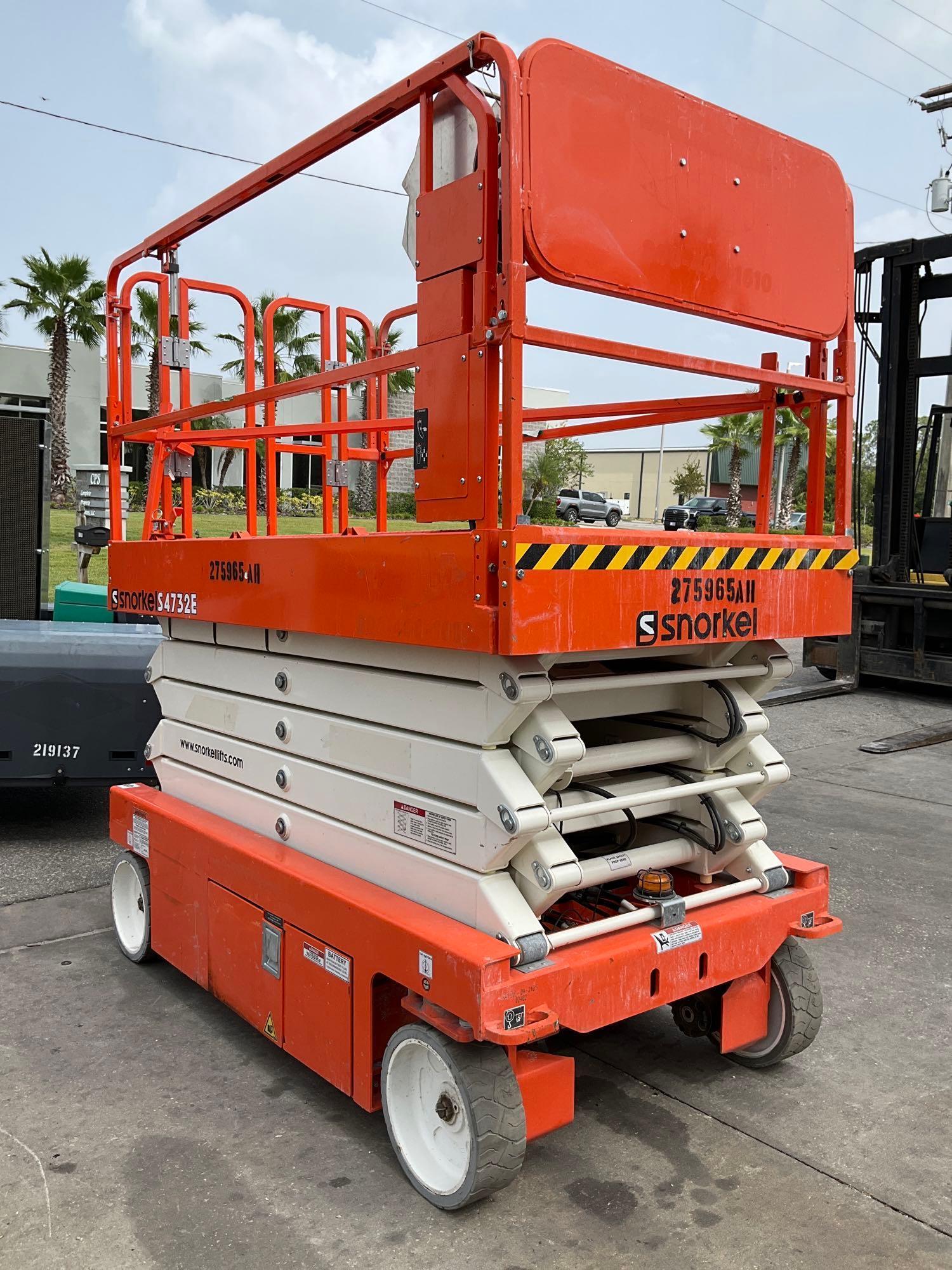 2021 SNORKEL SCISSOR LIFT MODEL S4732E ANSI