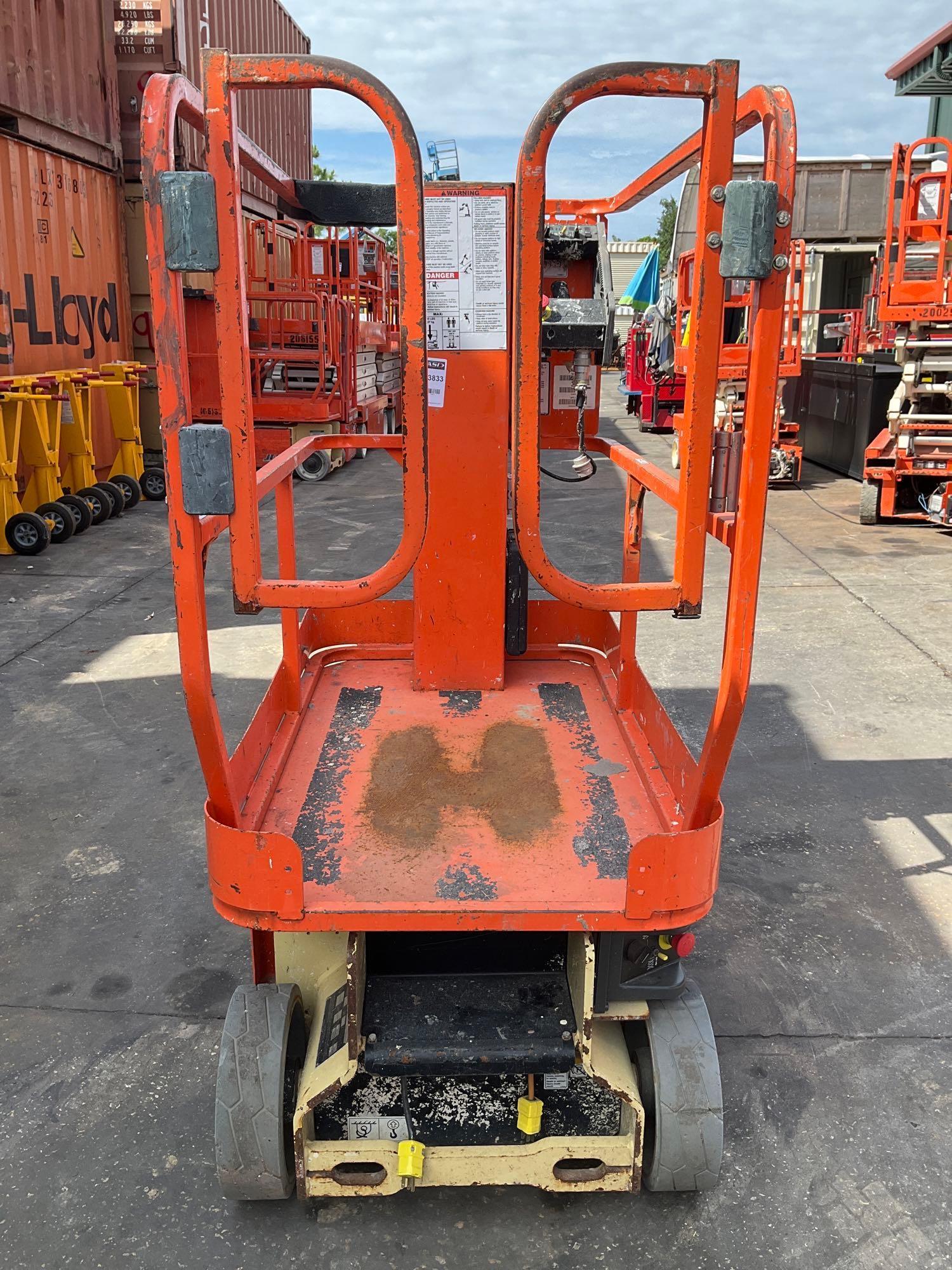 2015 JLG MANLIFT MODEL 1230ES, ELECTRIC, APPROX MAX PLATFORM HEIGHT 12FT, NON MARKING TIRES, BUIL...