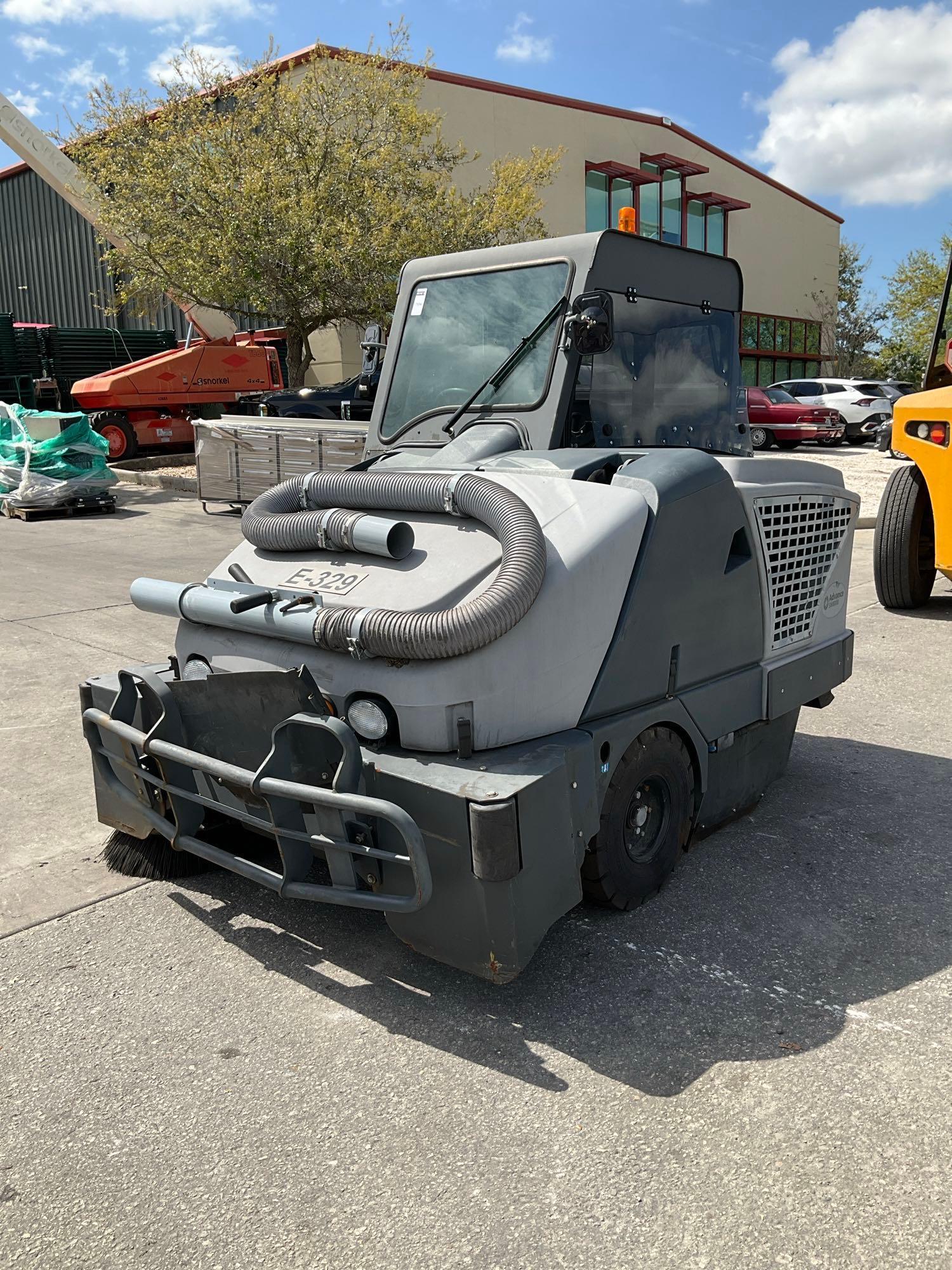 NILFISK ADVANCE SW8000 RIDE ON FLOOR SWEEPER, DIESEL