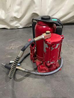 UNUSED ATE PRO USA 20 TON AIR HYDRAULIC BOTTLE JACK, APPROX 44,000LBS MAX CAPACITY 