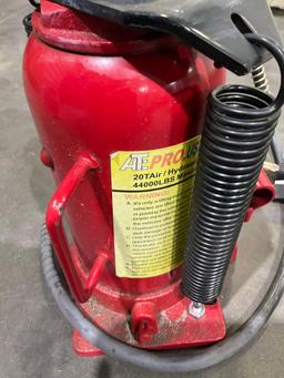 UNUSED ATE PRO USA 20 TON AIR HYDRAULIC BOTTLE JACK, APPROX 44,000LBS MAX CAPACITY 