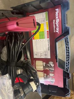 UNUSED TITAN HANDHELD FLEX SPRAY MACHINE MODEL 0524093 IN CARRY CASE