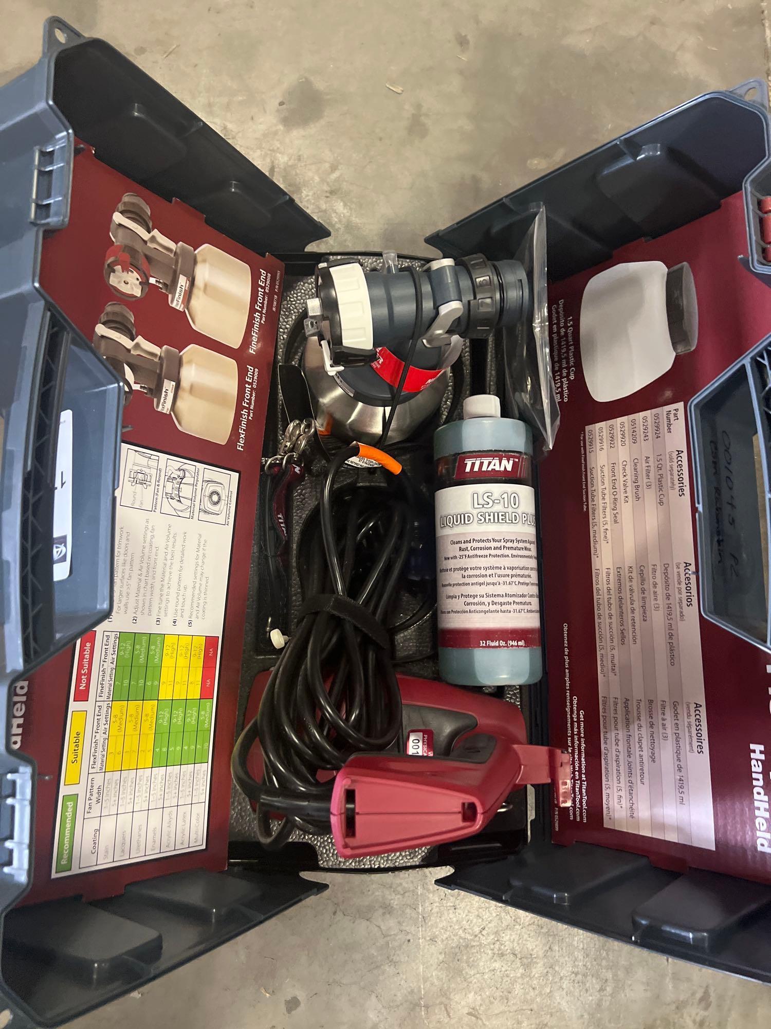 UNUSED TITAN HANDHELD FLEX SPRAY MACHINE MODEL 0524093 IN CARRY CASE