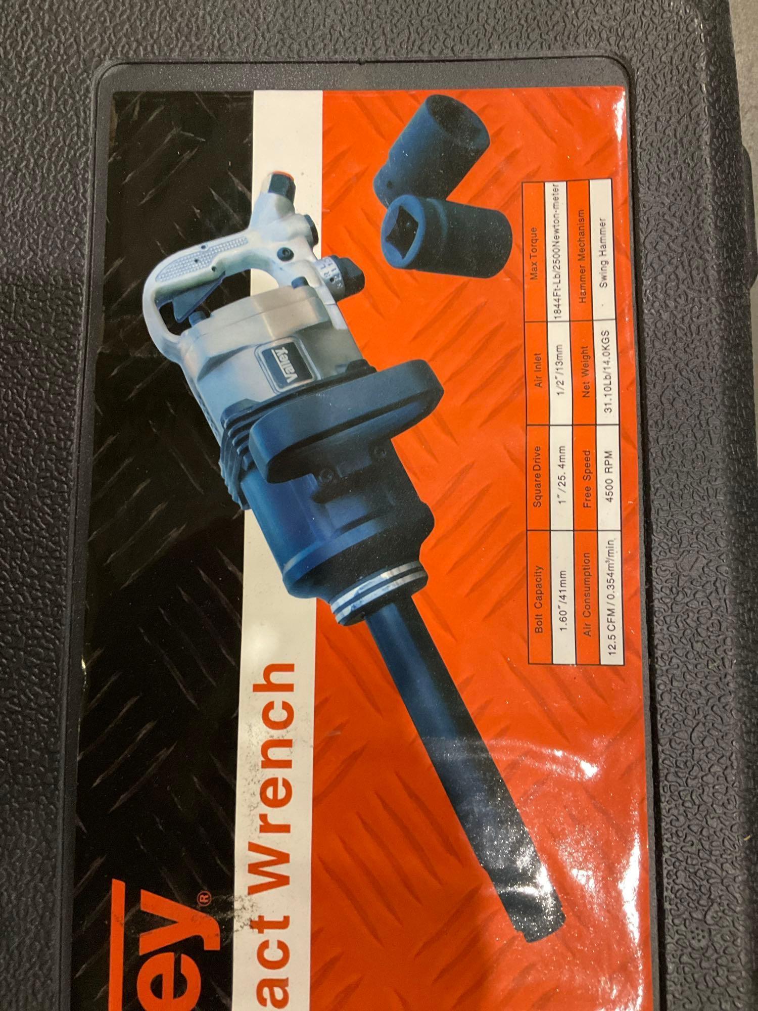 UNUSED VALLEY 1 " DR LONG ANVIL IMPACT WRENCH AIRIW-01B IN CARRYING CASE
