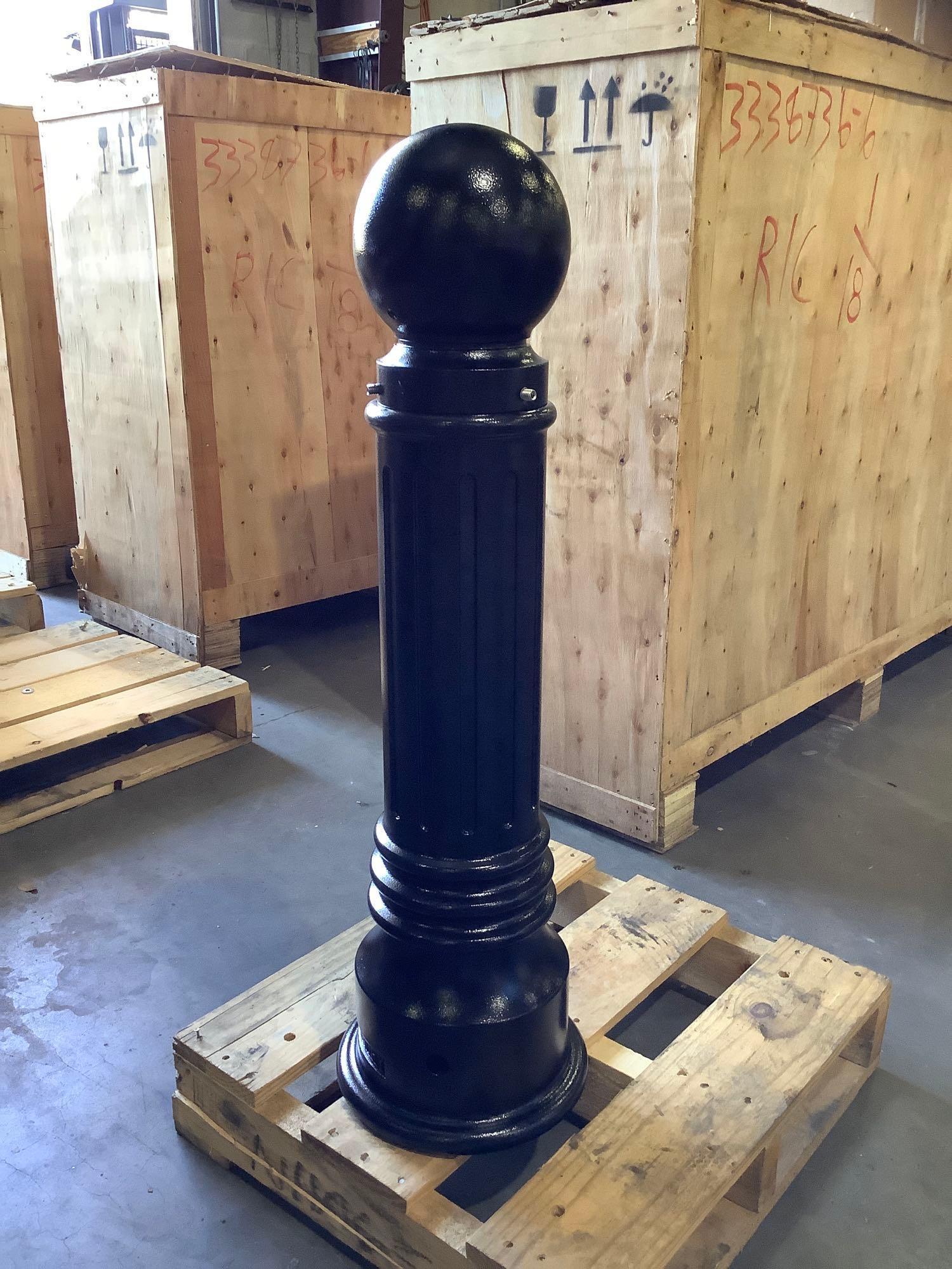 NEW/UNUSED RETRACTABLE HYDRAULIC SECURITY BOLLARDS SYSTEM QTY 3) BLACK RETRACTABLE BOLLARDS W/ PUMP