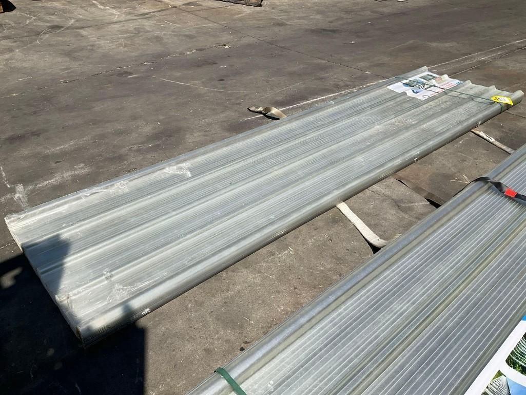 UNUSED POLYCARBONATE ROOF PANELS CLEAR WITH ( 1 ) METAL FORKLIFT PALLET, PANELS APPROX 35.43IN x