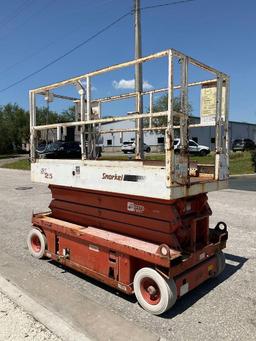 SNORKEL SCISSOR LIFT MODEL SL25, ELECTRIC, APPROX MAX PLATFORM HEIGHT 25FT, RUNS & OPERATES