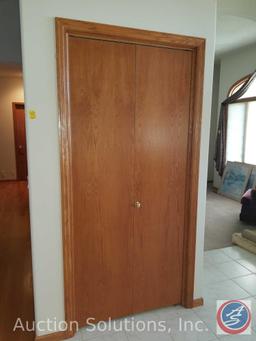 Salvage rights to All Bi-Fold Closet Doors w/ Door Trim included: (6) measure 2ft wide x 79 in. in