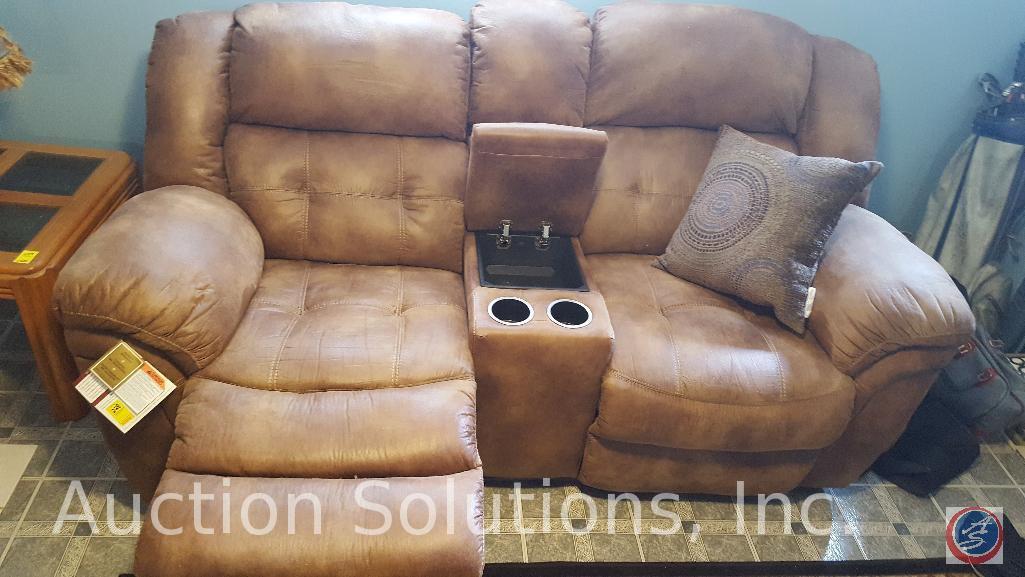 Homestretch dual reclining sofa with center console and accent pillow