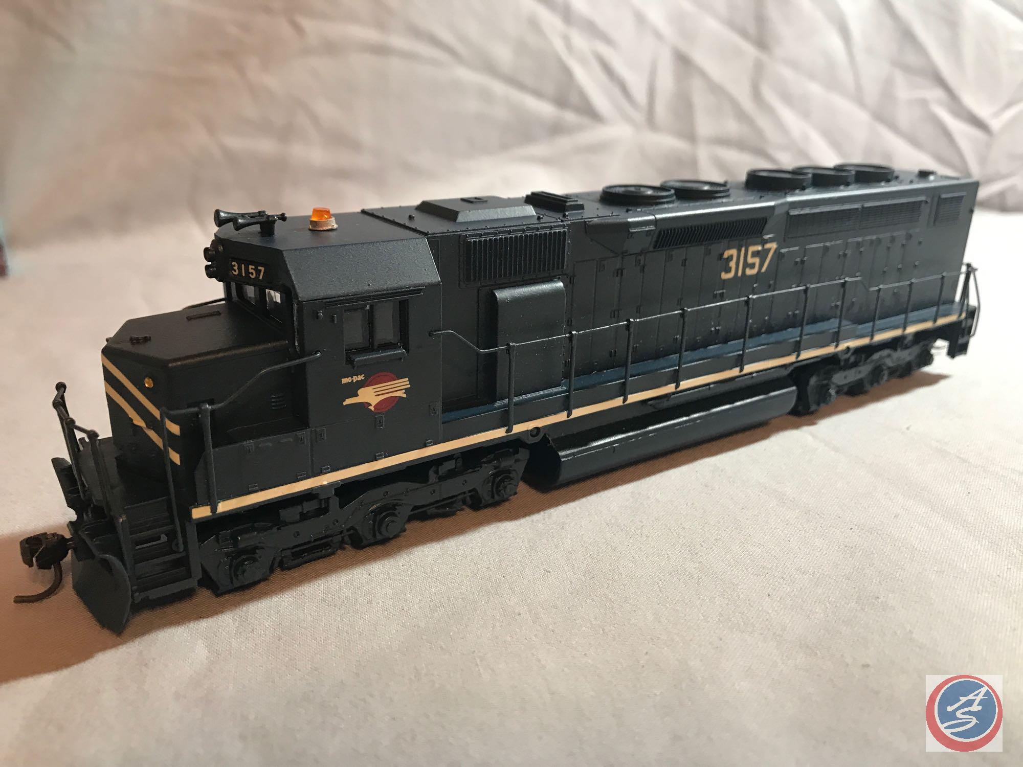 [3] Athearn HO Scale Great Plains, Missouri Pacific, Union Pacific Model Train Cars / Dummy Engines