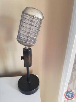 Framed Marilyn Monroe Print, Home Theater Admission Wooden Wall hanging, Vintage Look Microphone,