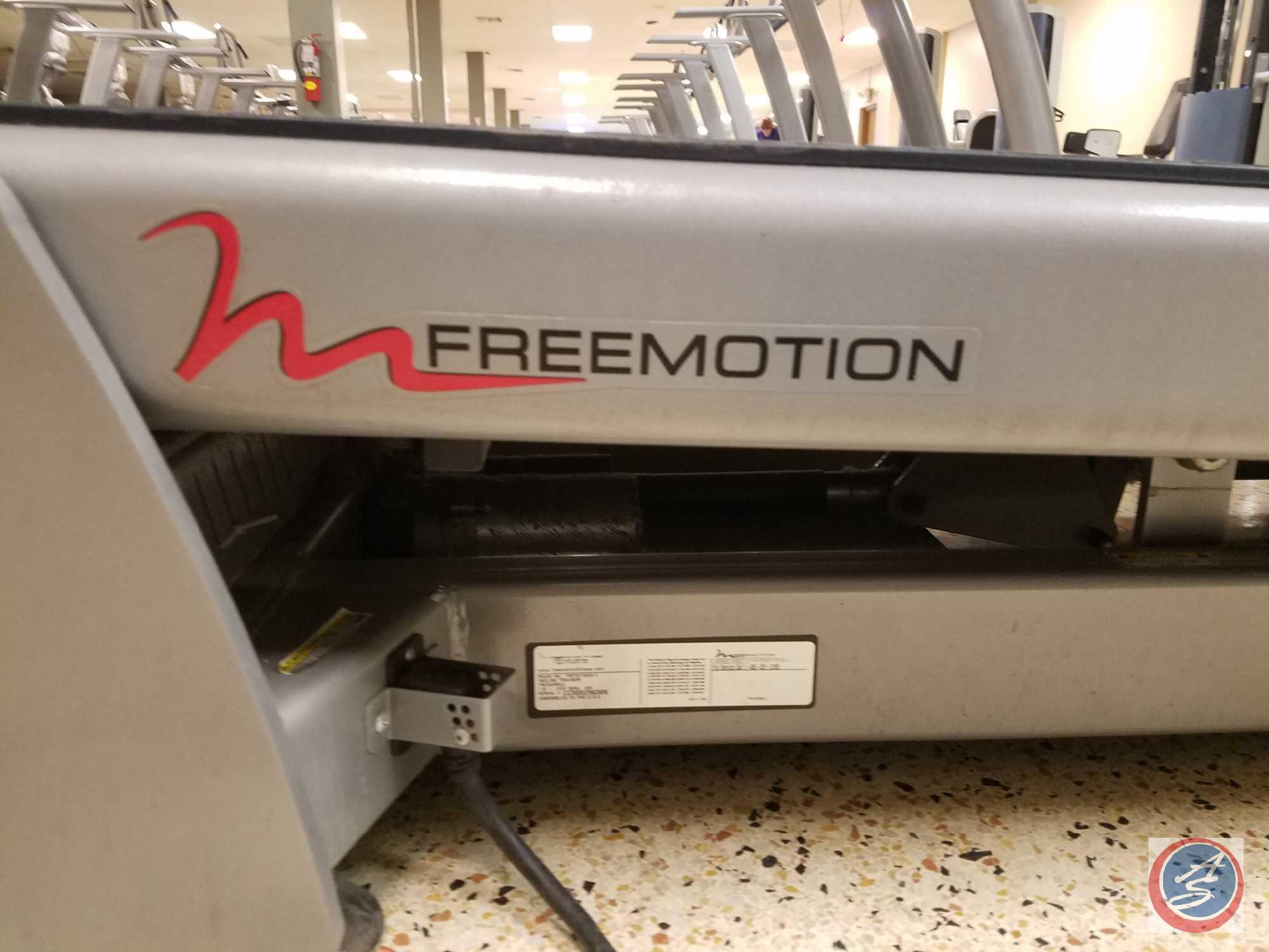 FreeMotion Commercial Incline Trainer w/ 12 in. TV Display Monitor (Model FMTK7506P.0) {{SCREEN DOES
