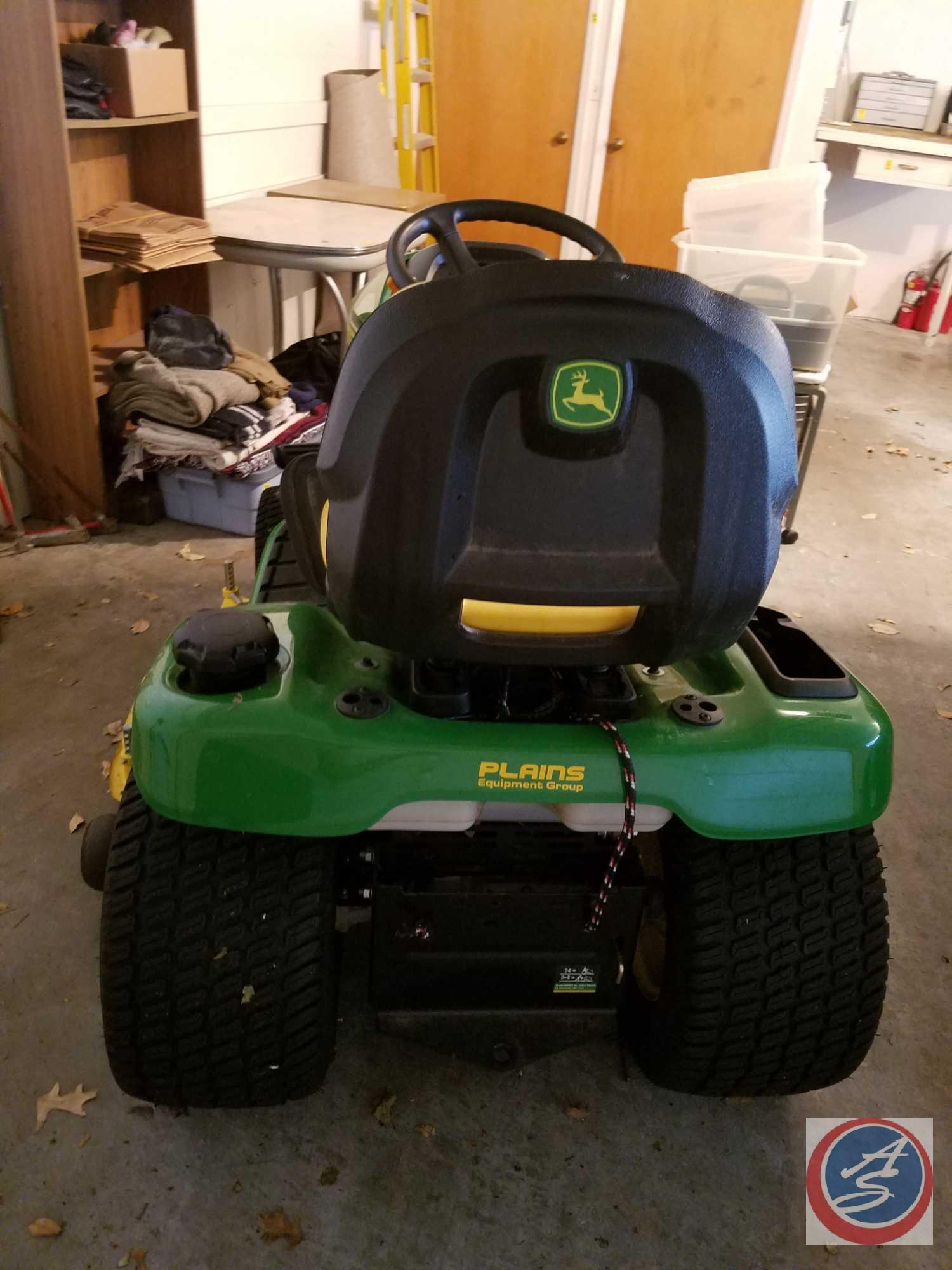 John Deere X320 48" Riding Lawn Mower ((50.1 Hours))