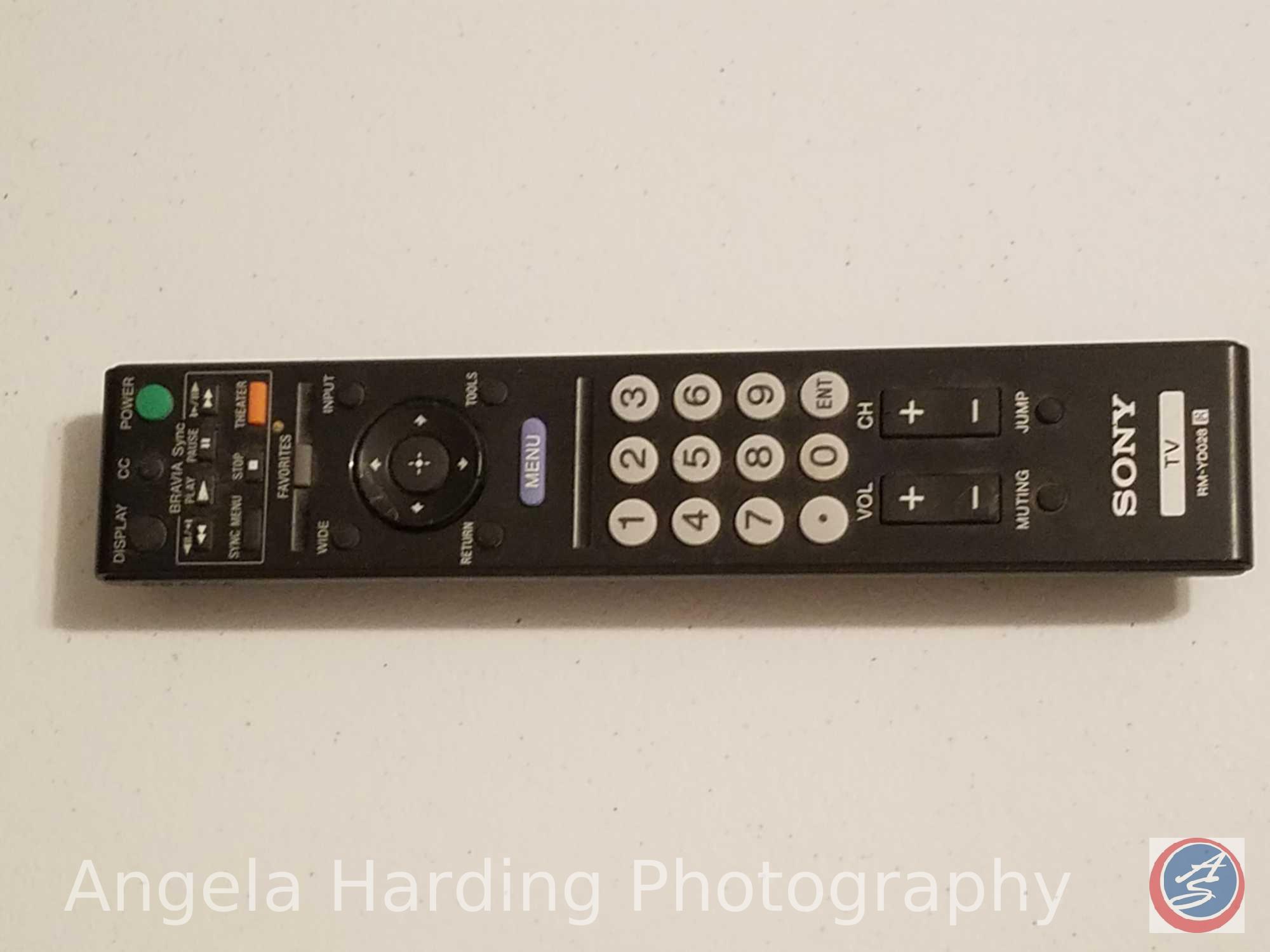 Sony Bravia 40" Flat Screen TV Model KDL-40W600B with Remote