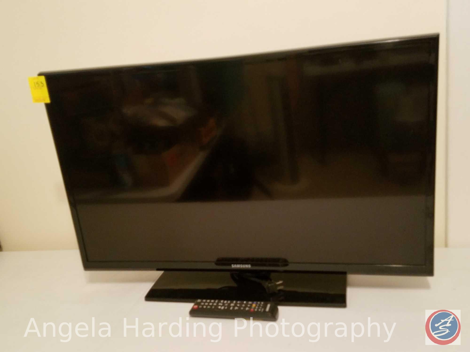 Samsung 32" Flat Screen TV Model UN32EH4003FXZA with Remote