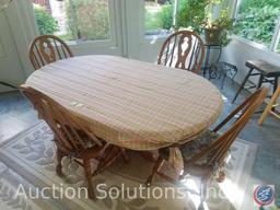 Round Table w/ (2) Leaves 42" x 30", (4) Dining Room Chairs 39"