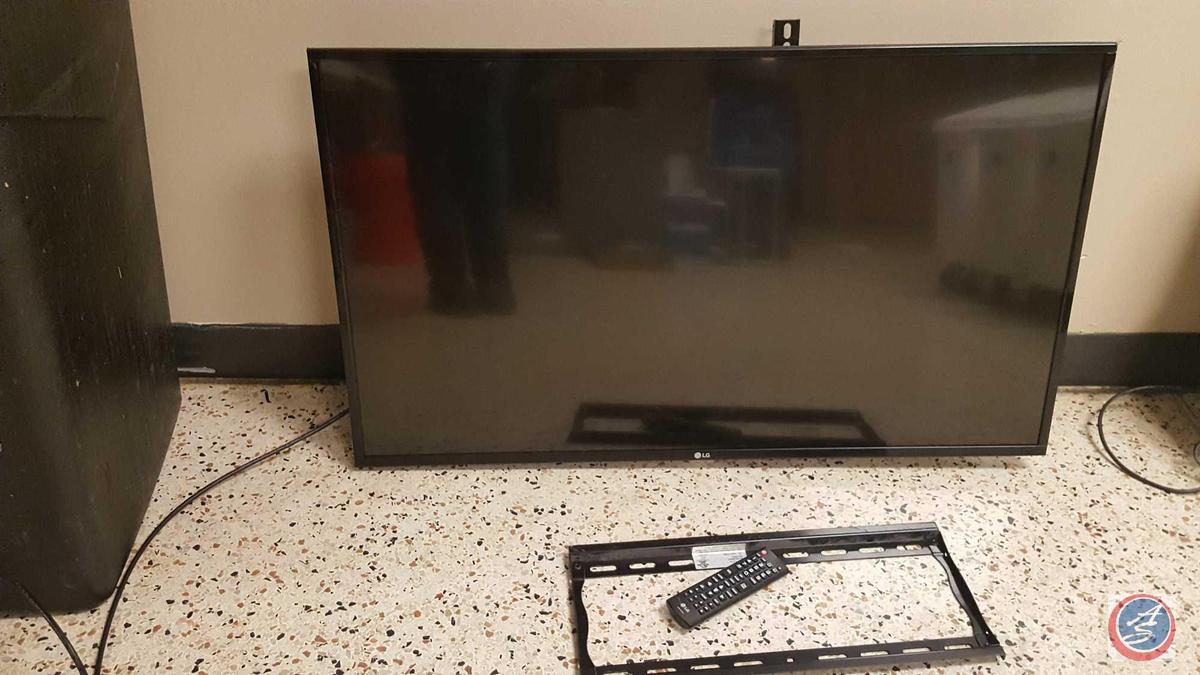 LG 43'' Flat Screen TV (Model 43LX341C-UA) w/ Wall Mount and Remote