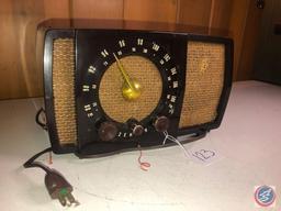 Vintage Zenith Portable Tube Radio Model No. S-17366