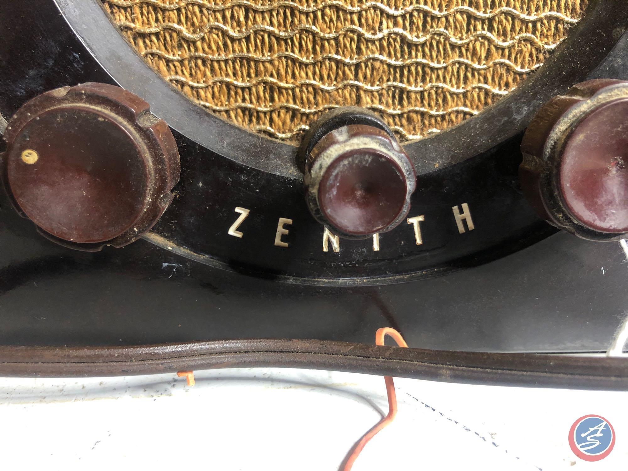 Vintage Zenith Portable Tube Radio Model No. S-17366