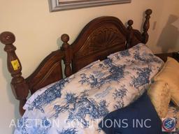 {{3X$BID}} Sumtur Cabinet Company Queen Sized Bed Complete with Mattress, Box Spring, Frame and