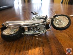 Maisto 1:18 Scale Die Cast Replica Un-Mounted Silver Harley Davidson