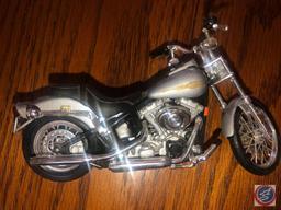 Maisto 1:18 Scale Die Cast Replica Un-Mounted Silver Harley Davidson Motorcycle