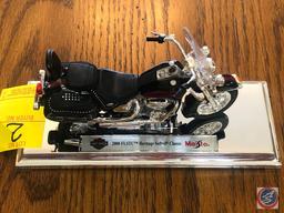 Maisto 1:18 Scale Die Cast Mounted Replica 2000 FLSTC Harley Davidson Heritage Softail Classic