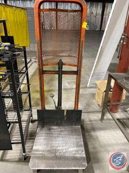 Presto Hydraulic Lift Truck Model M-152-1 by Lee Engineering Company