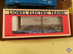 {{2X$BID}} Lionel Replica Missouri Pacific Flat Car with Missouri Pacific Rail Service Truck Trailer