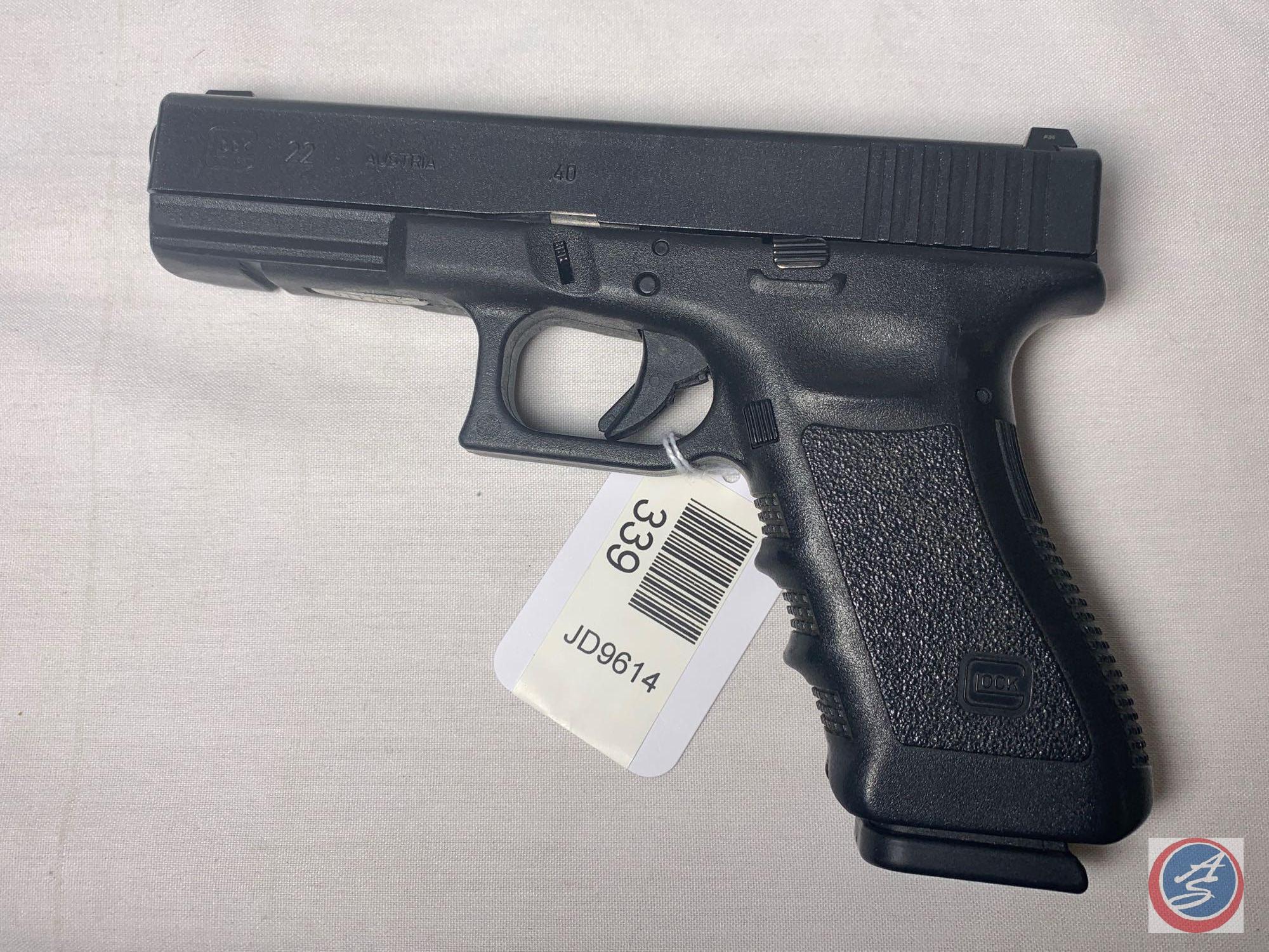 Glock Model 22 40 S & W Pistol Semi-Auto law Enforcement Issue with 3 Mags in Factory Box. in good